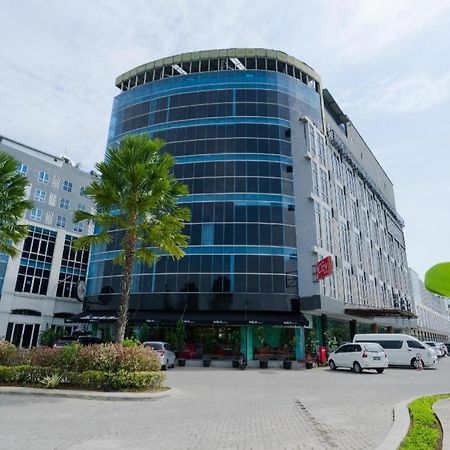 The Crew Hotel Kualanamu International Airport Медан Экстерьер фото