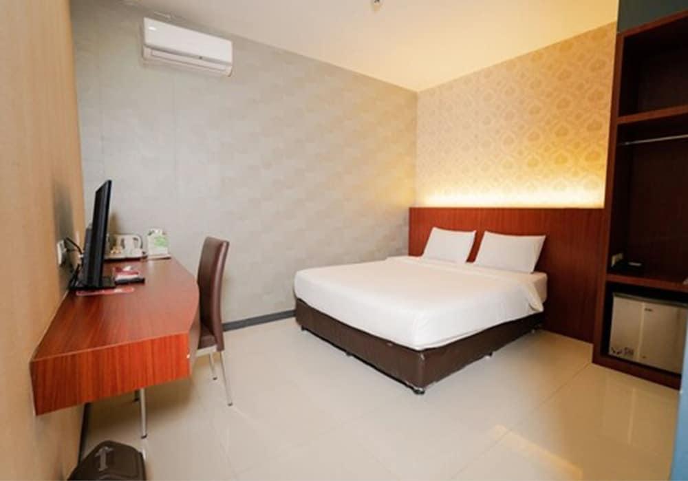 The Crew Hotel Kualanamu International Airport Медан Экстерьер фото