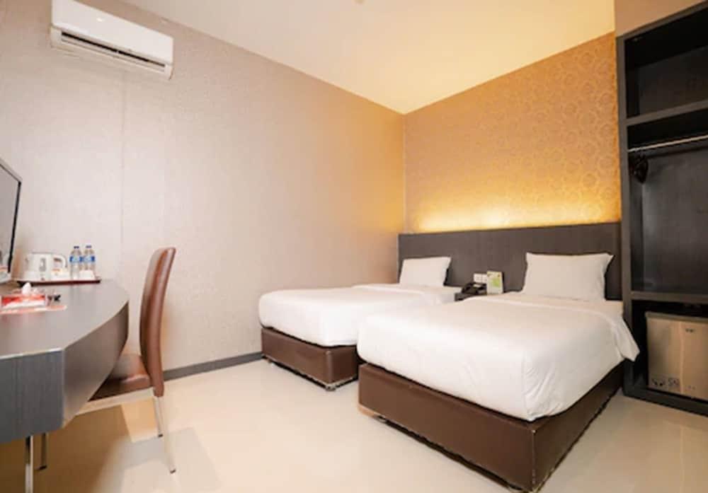 The Crew Hotel Kualanamu International Airport Медан Экстерьер фото