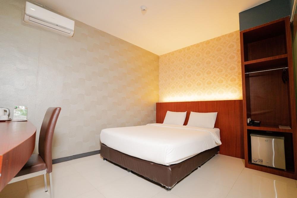 The Crew Hotel Kualanamu International Airport Медан Экстерьер фото