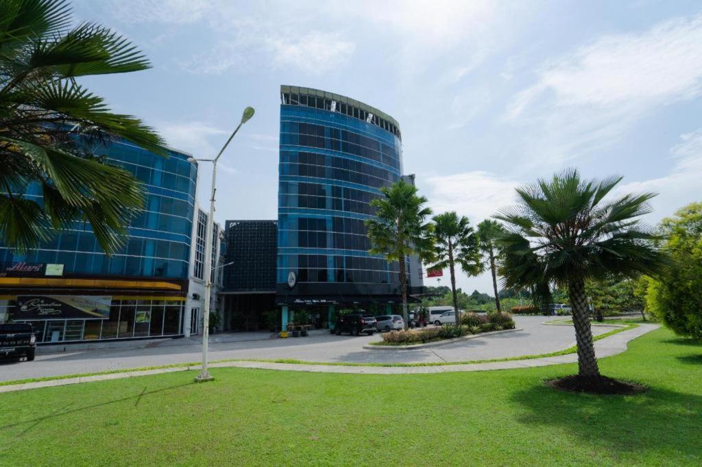 The Crew Hotel Kualanamu International Airport Медан Экстерьер фото