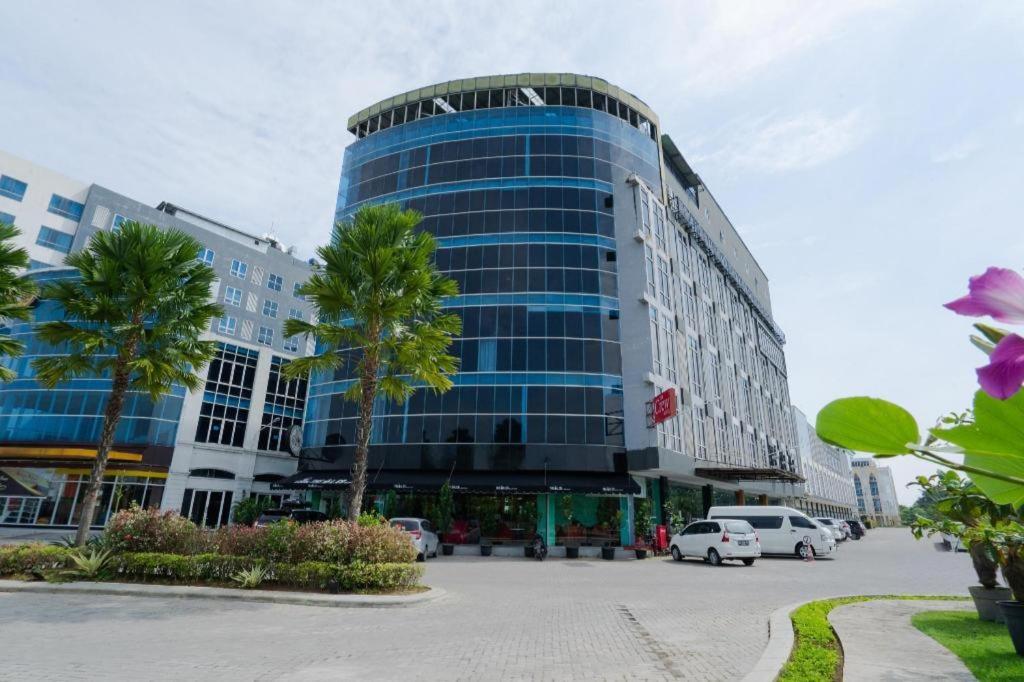 The Crew Hotel Kualanamu International Airport Медан Экстерьер фото